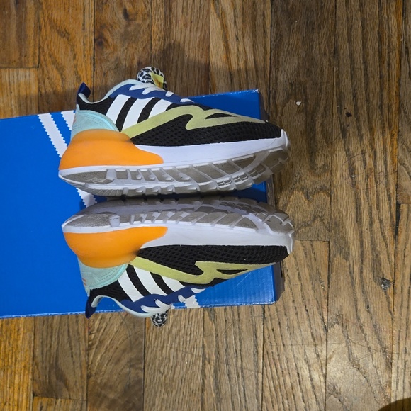 Adidas sneakers - Picture 4 of 9